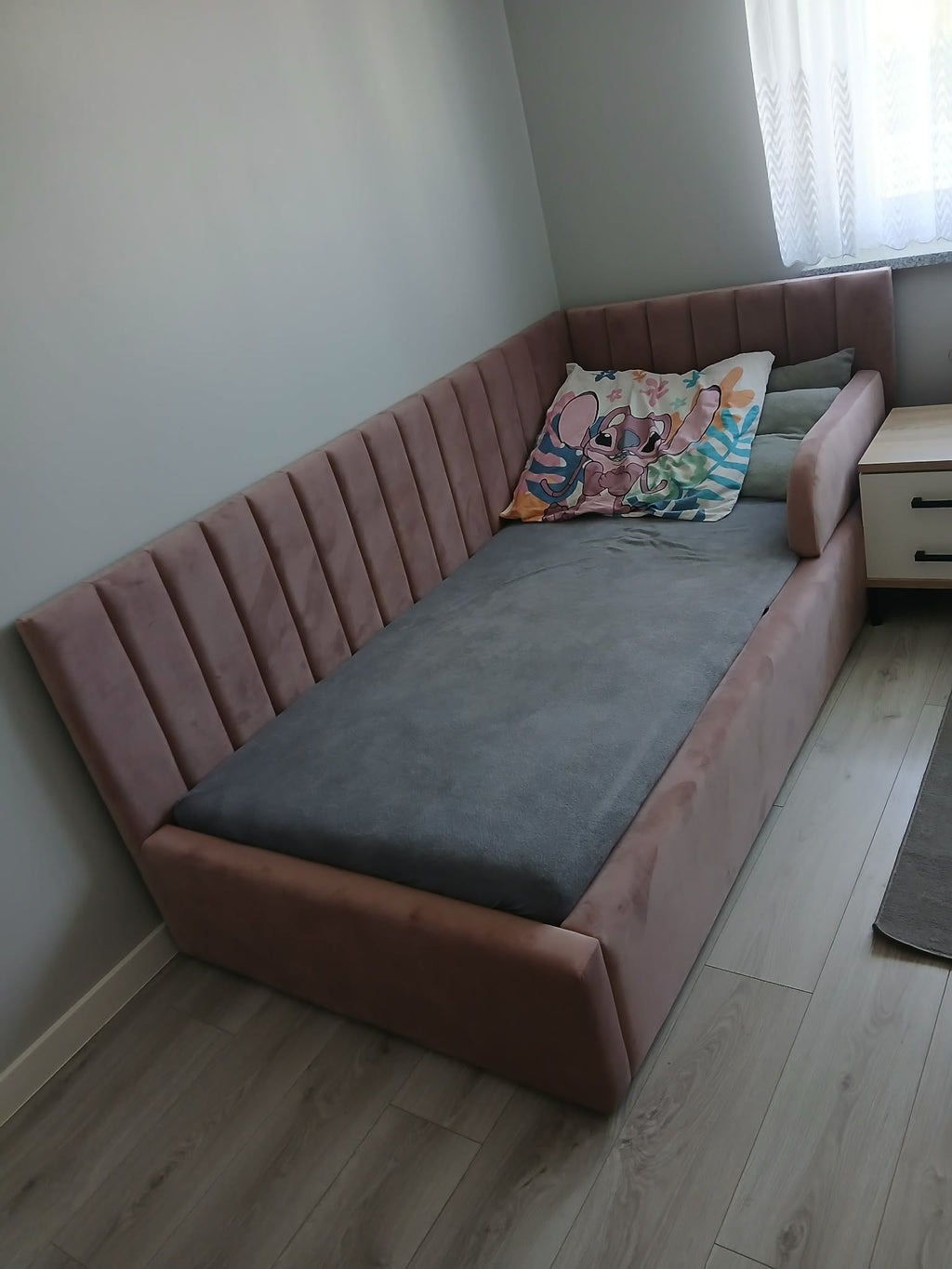 Łóżko dziecięce LENKA z pojemnikiem – tapicerowane na wymiar